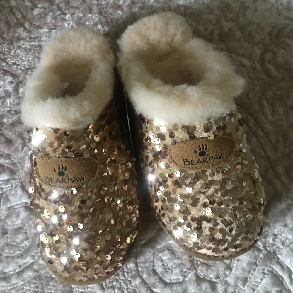 NWOT Women’s Size 5 Bearpaw Portia Sequined Mule